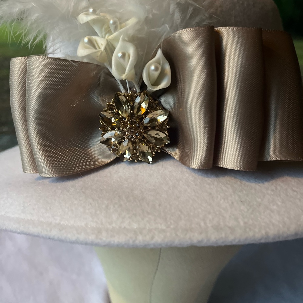 KENTUCKY DERBY HOMECOMING COURT CHURCH LADY HAT WHITE SATIN RIBBON FLOWERS - Picture 2 of 10